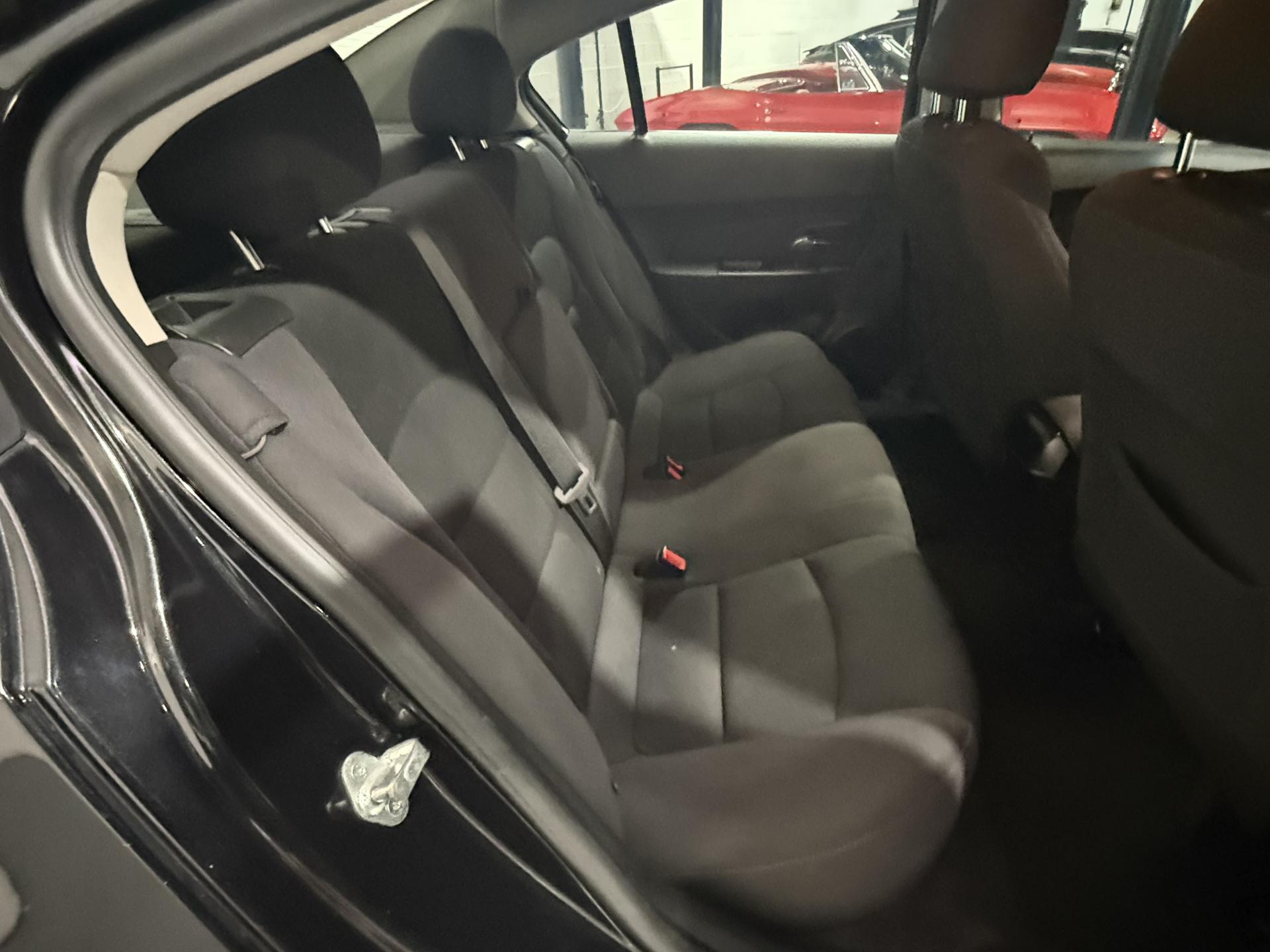 2013 Chevrolet Cruze photo 22