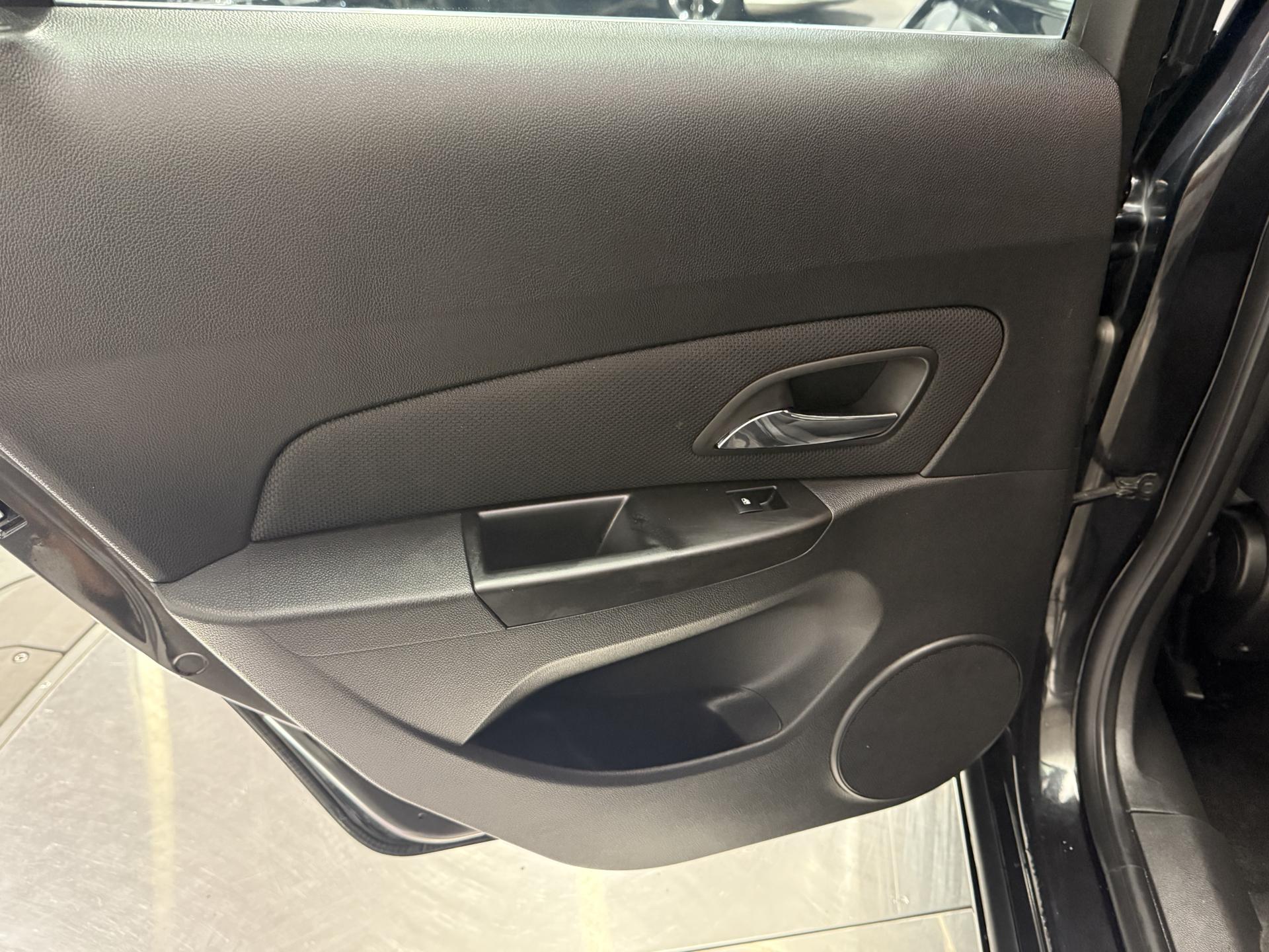 2013 Chevrolet Cruze photo 23
