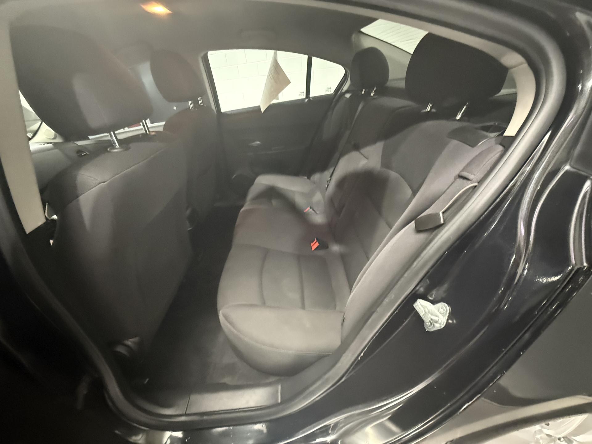 2013 Chevrolet Cruze photo 25