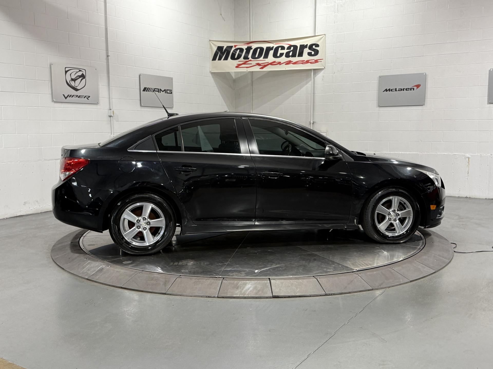 2013 Chevrolet Cruze photo 2