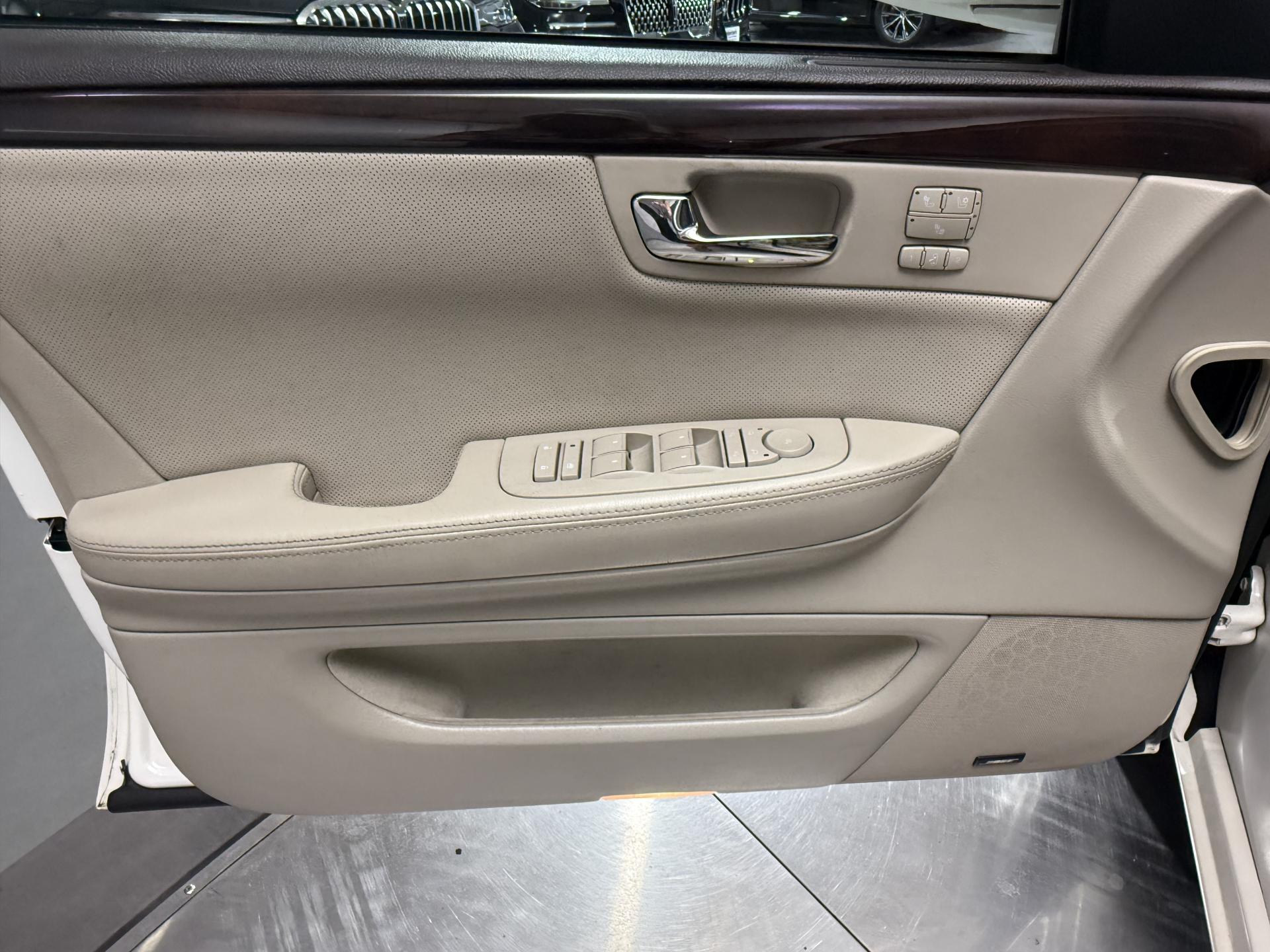 2008 Cadillac DTS Luxury photo 10