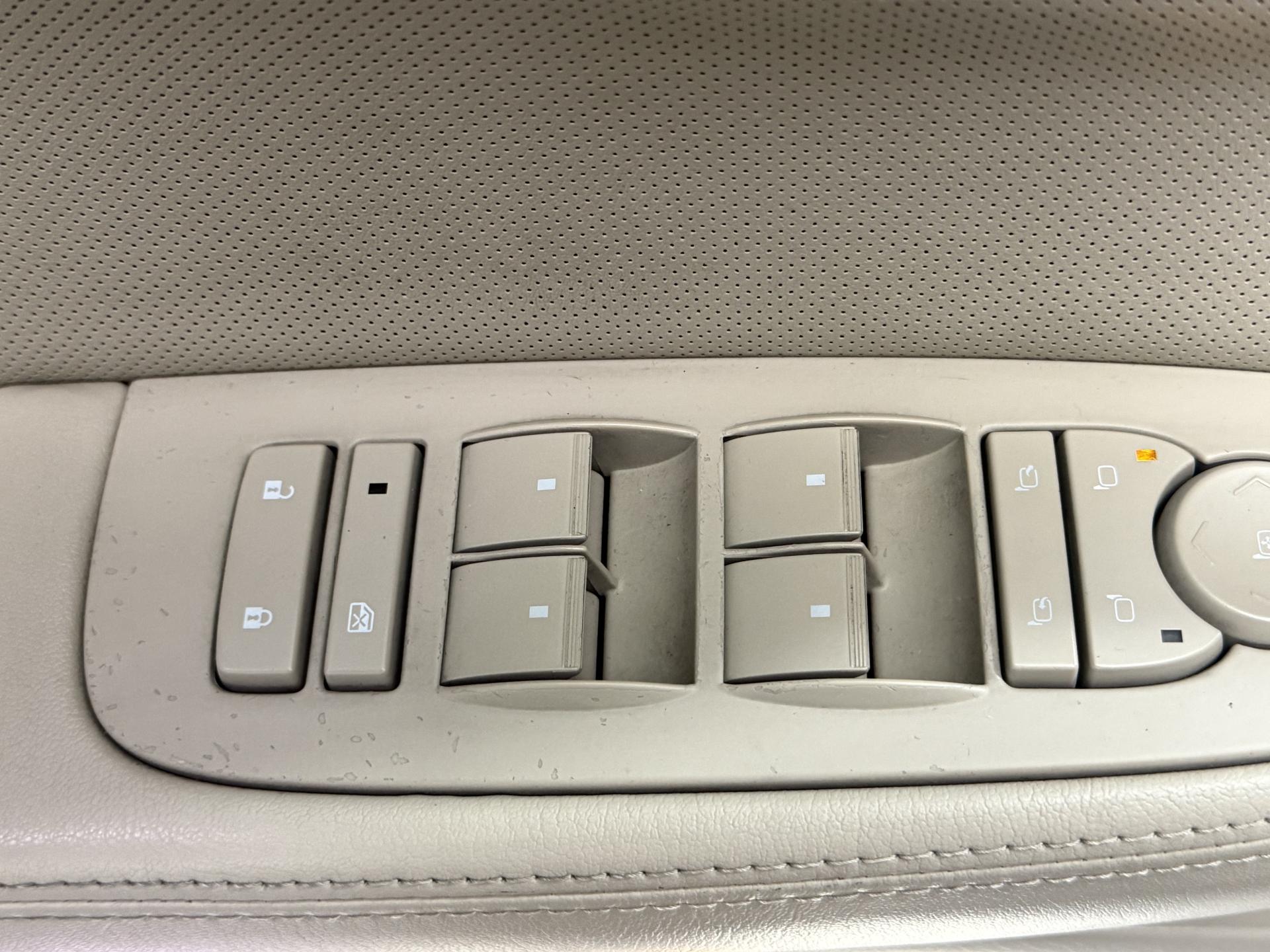 2008 Cadillac DTS Luxury photo 11