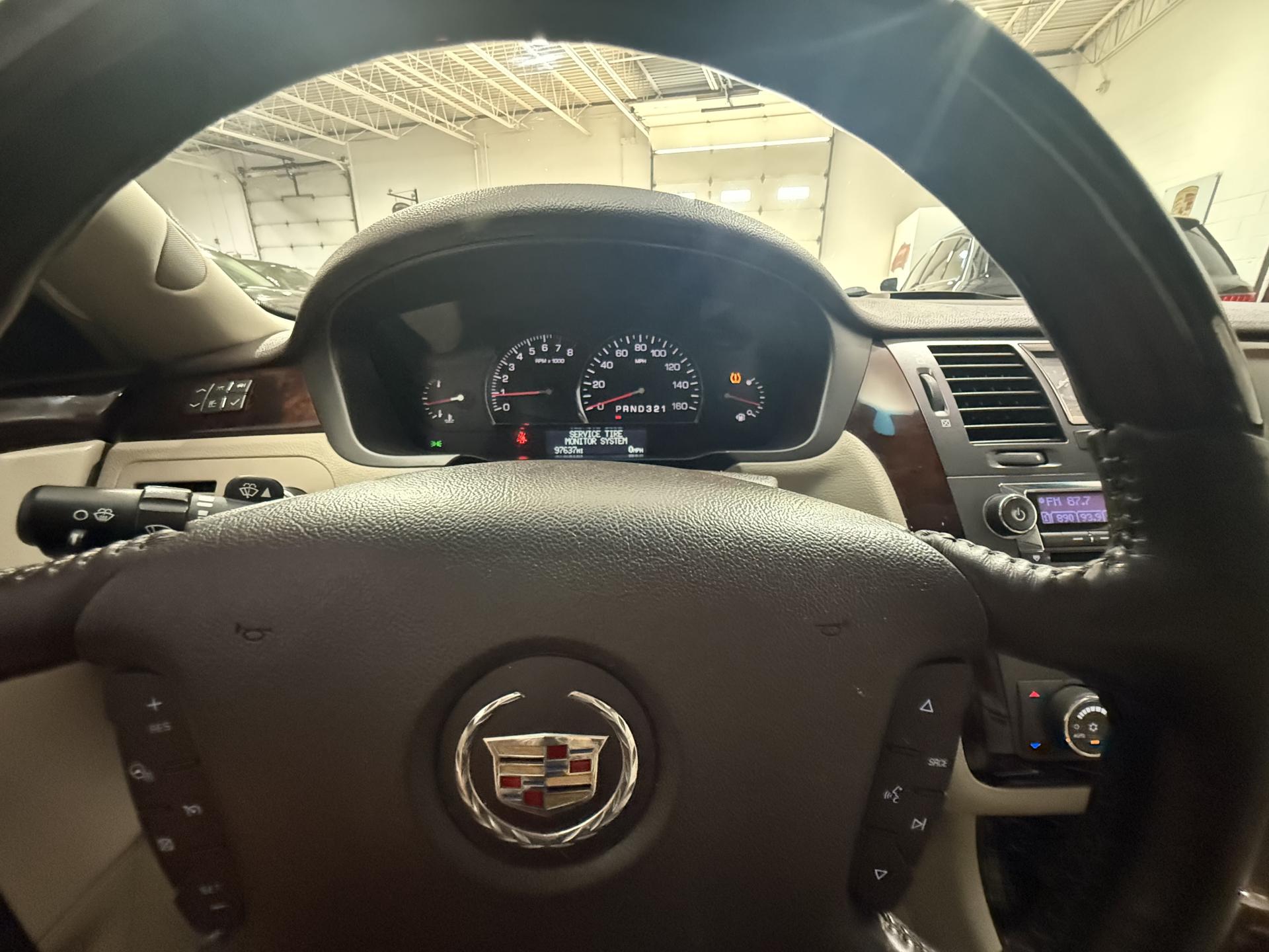 2008 Cadillac DTS Luxury photo 16