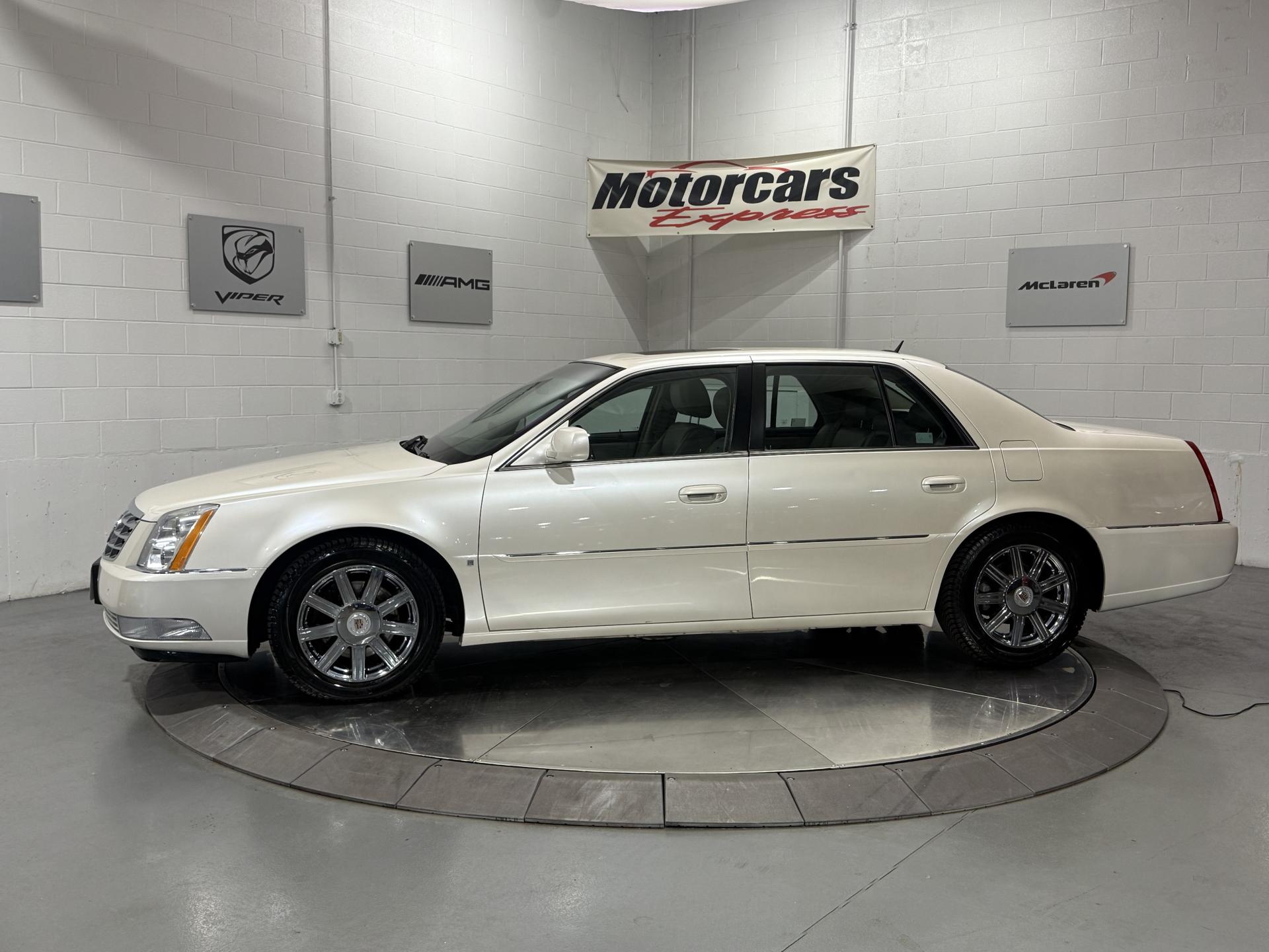 2008 Cadillac DTS Luxury photo 2