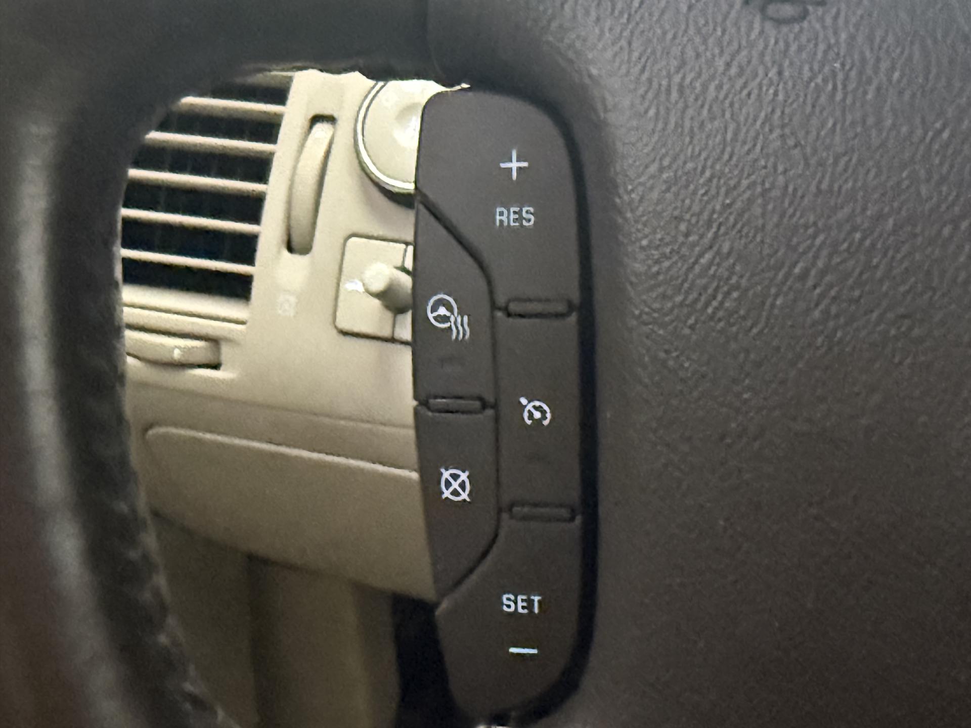 2008 Cadillac DTS Luxury photo 18