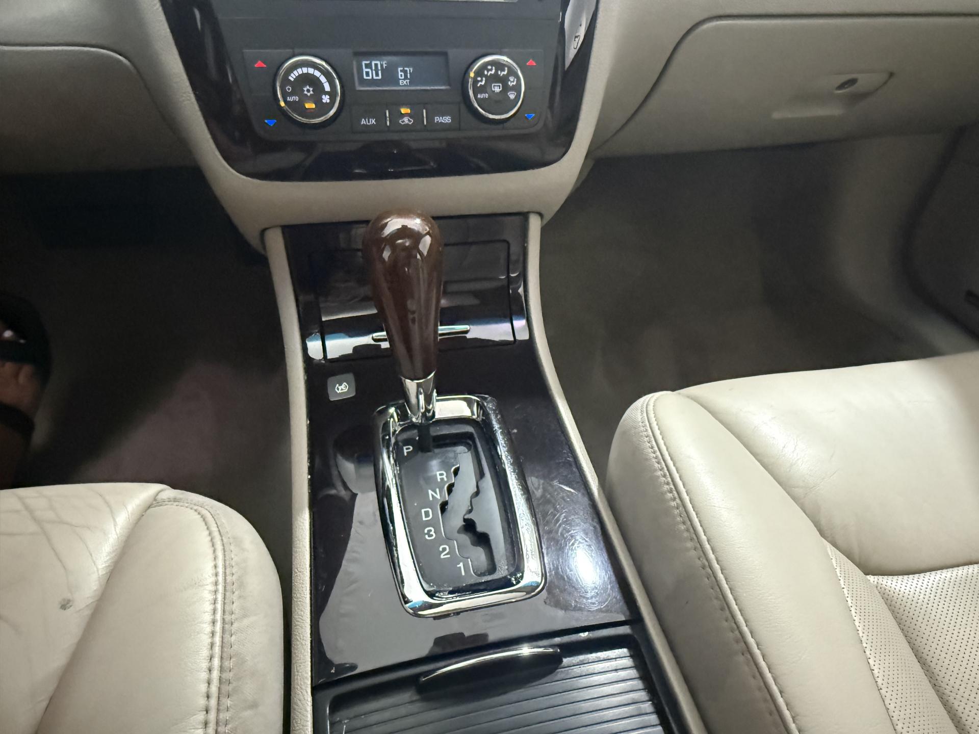 2008 Cadillac DTS Luxury photo 21