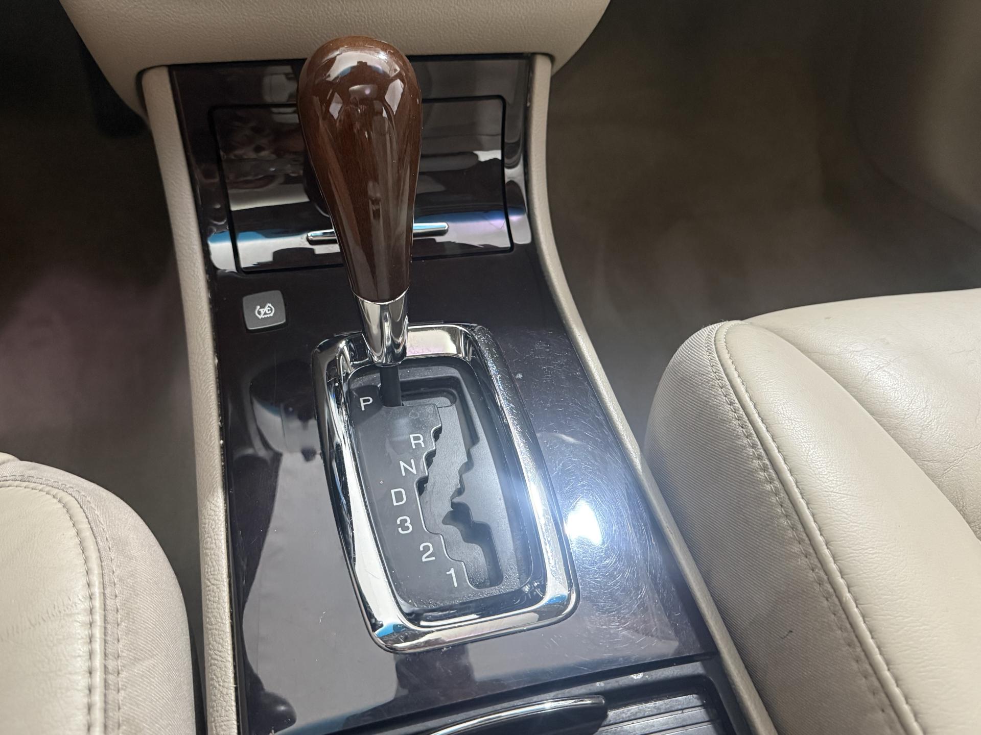 2008 Cadillac DTS Luxury photo 23