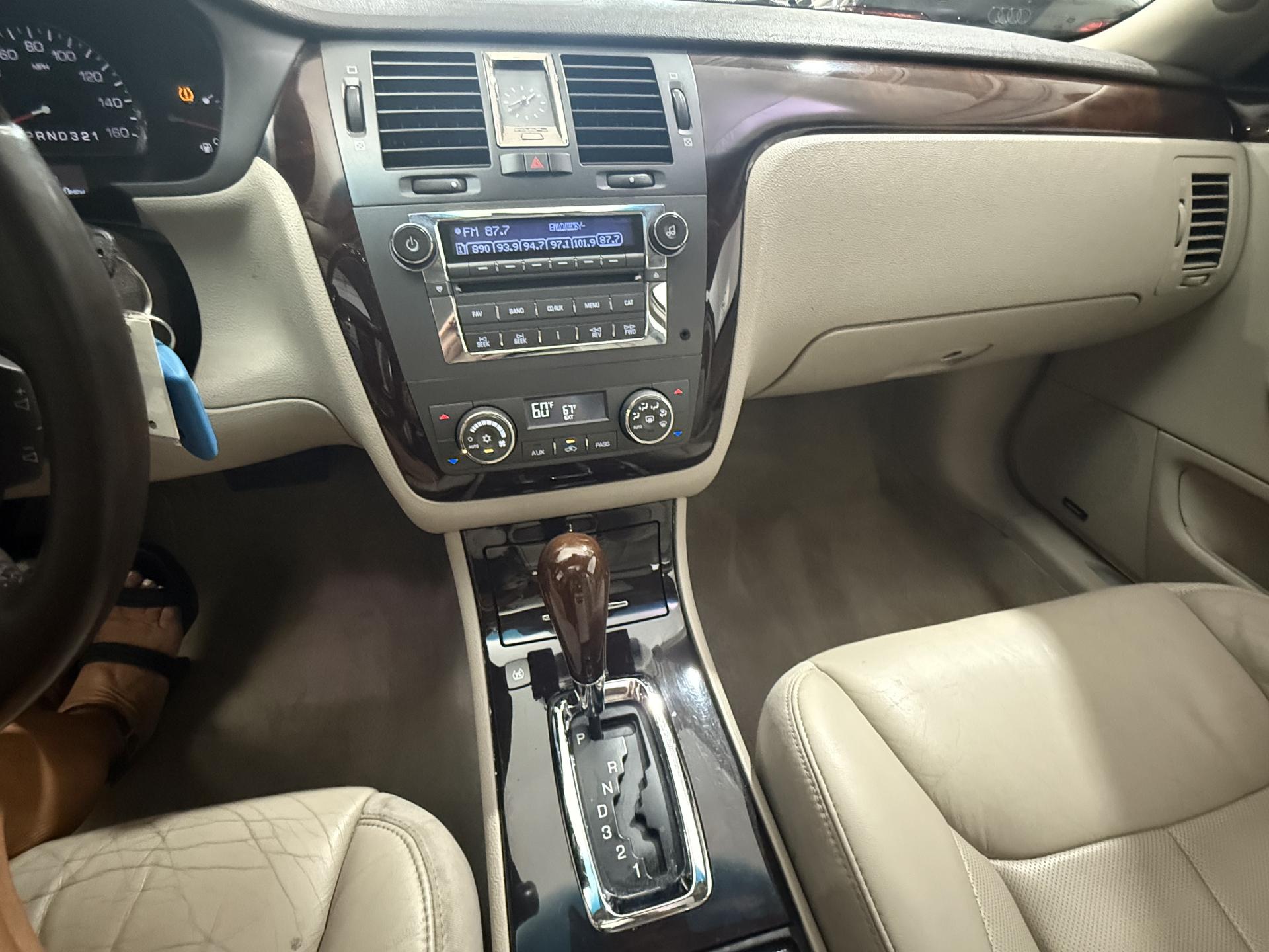 2008 Cadillac DTS Luxury photo 24