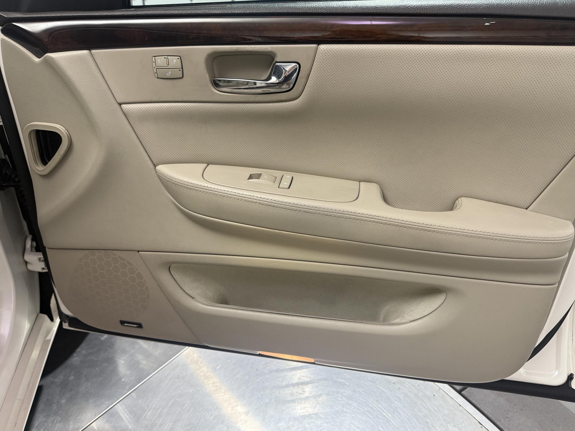 2008 Cadillac DTS Luxury photo 25