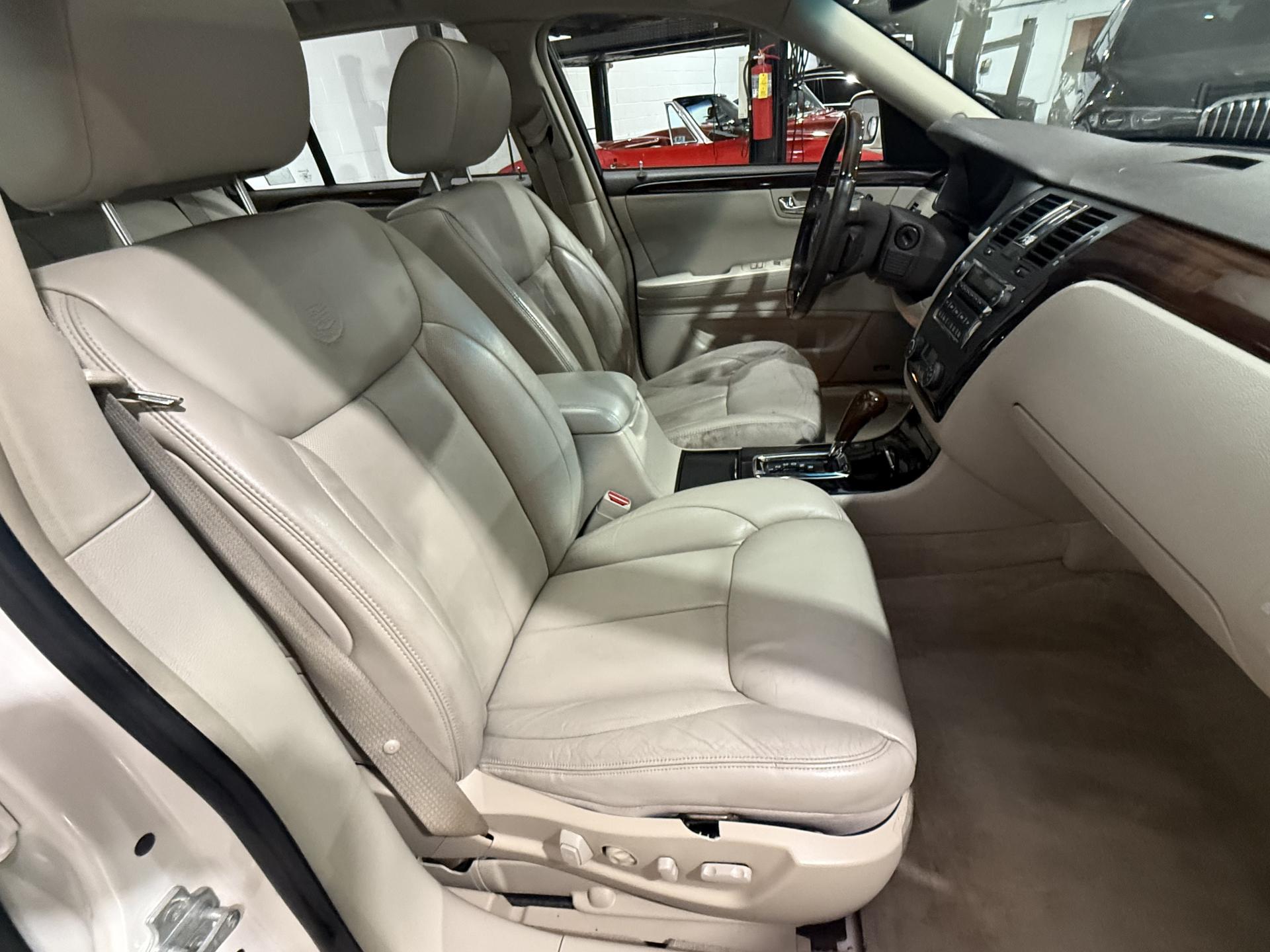 2008 Cadillac DTS Luxury photo 26