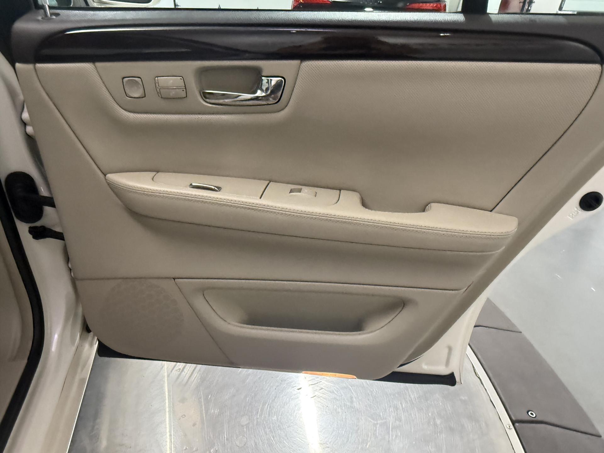 2008 Cadillac DTS Luxury photo 28