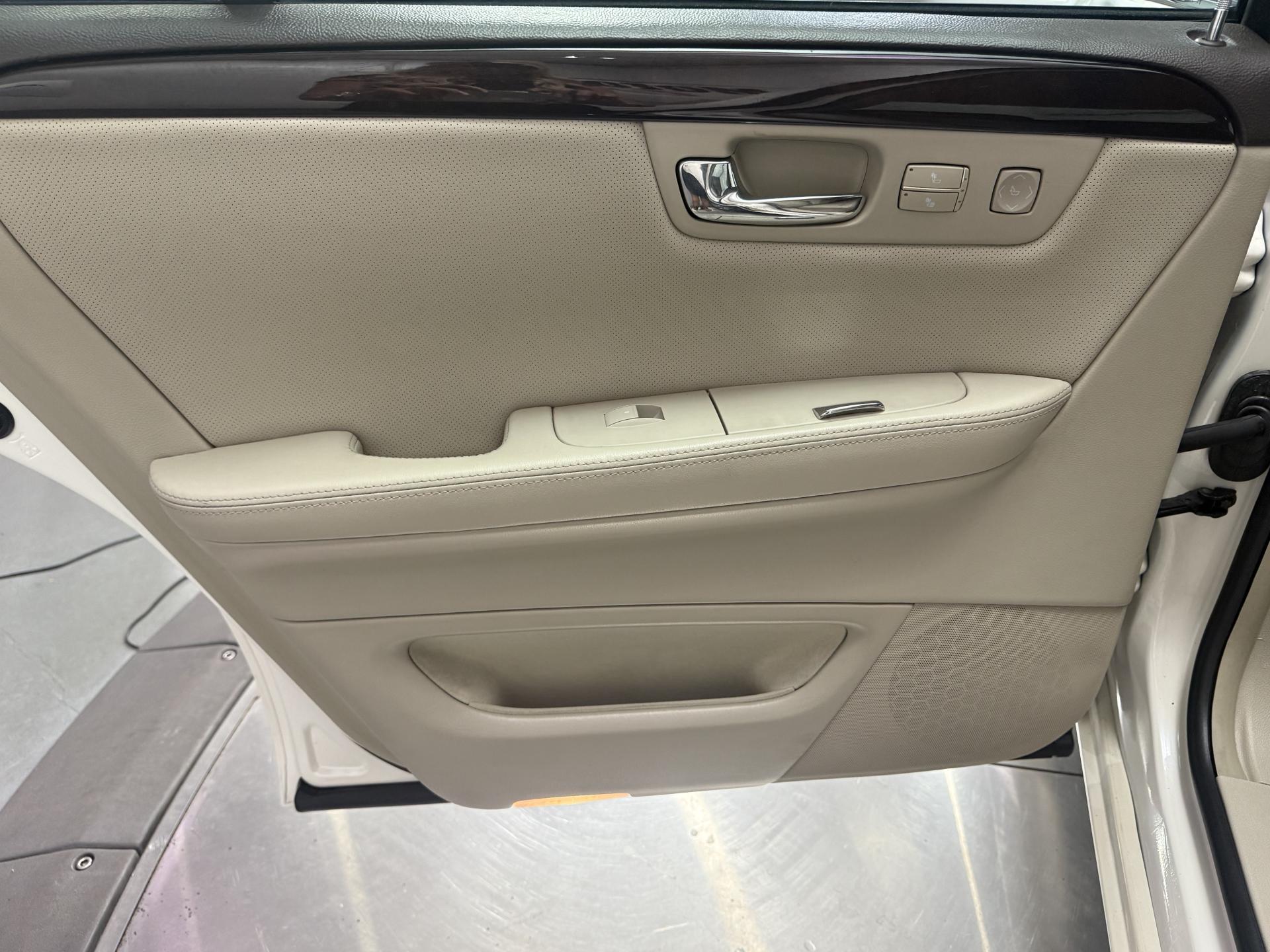 2008 Cadillac DTS Luxury photo 31