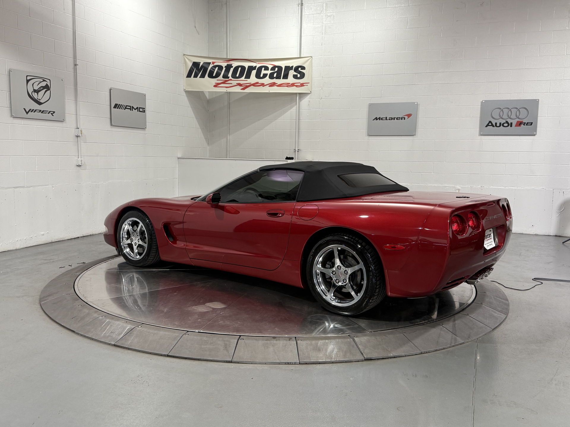 2004 Chevrolet Corvette photo 3