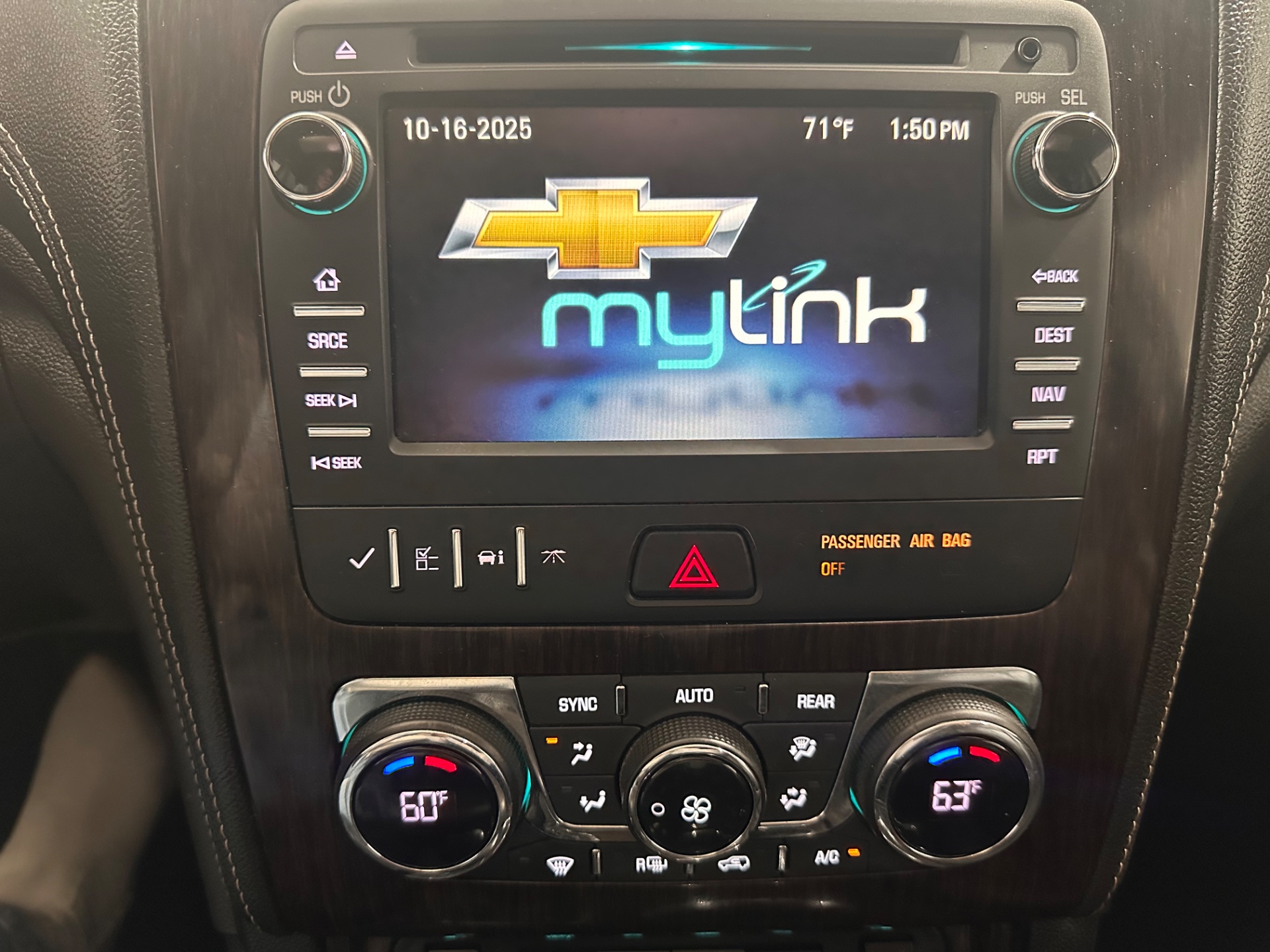 2016 Chevrolet Traverse 2LT - Photo 17