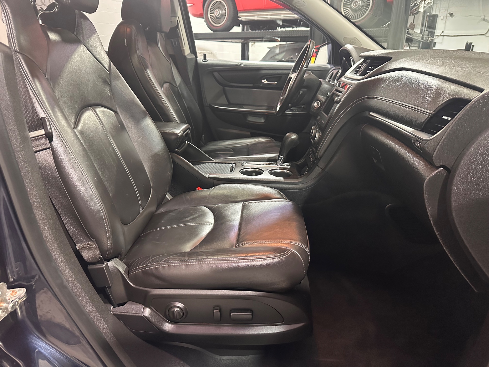 2016 Chevrolet Traverse 2LT - Photo 28