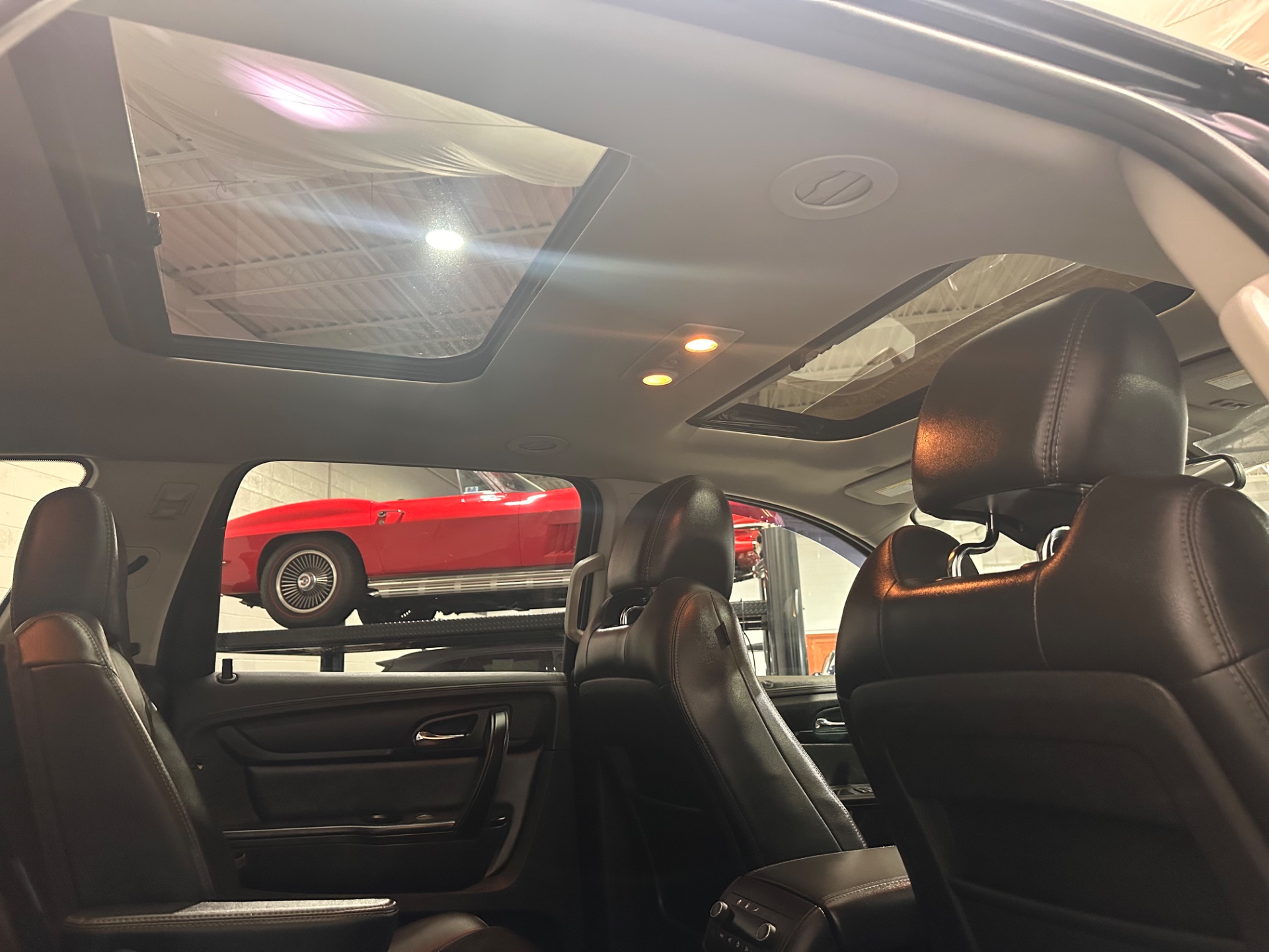 2016 Chevrolet Traverse 2LT - Photo 32