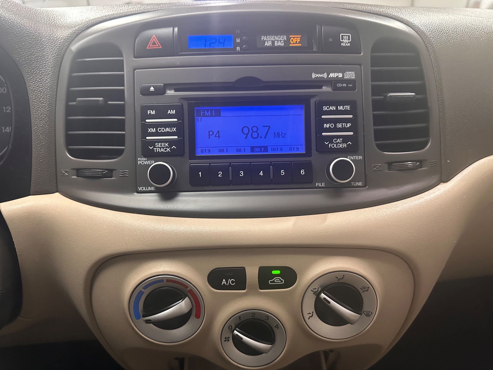 2011 Hyundai Accent GLS - Photo 16