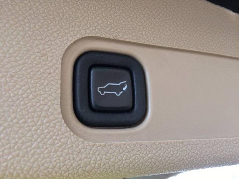 Used-2010-Chevrolet-Suburban-LTZ-1500-4x4-4dr-SUV