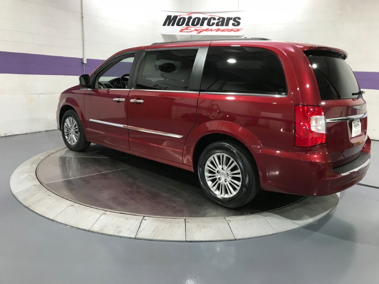 Used-2013-Chrysler-Town-and-Country-Touring-L