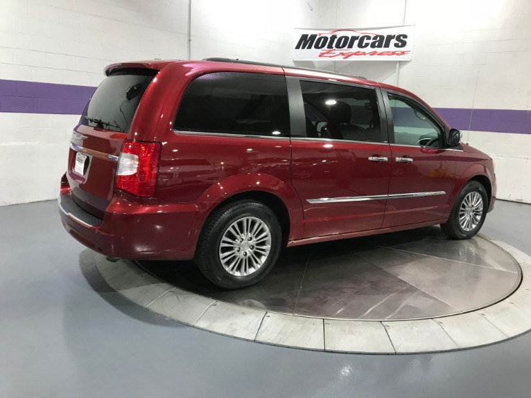 Used-2013-Chrysler-Town-and-Country-Touring-L