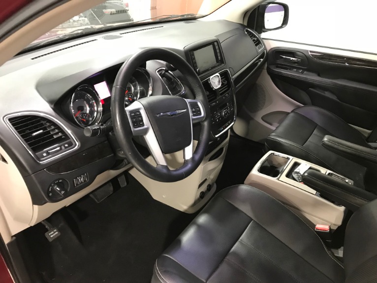 Used-2013-Chrysler-Town-and-Country-Touring-L