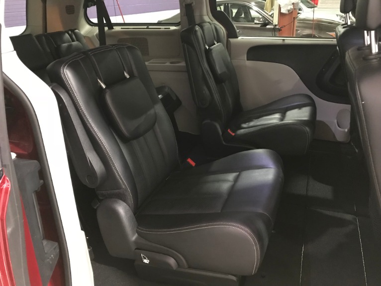 Used-2013-Chrysler-Town-and-Country-Touring-L