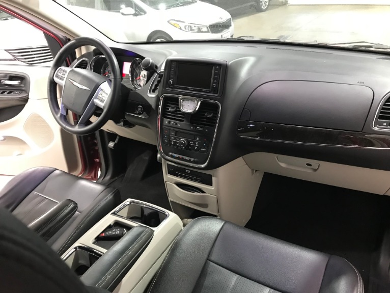 Used-2013-Chrysler-Town-and-Country-Touring-L