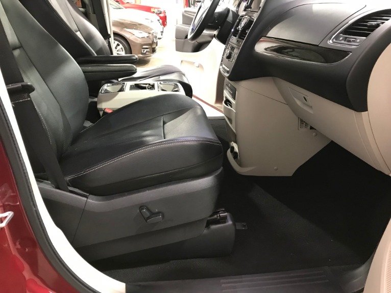 Used-2013-Chrysler-Town-and-Country-Touring-L