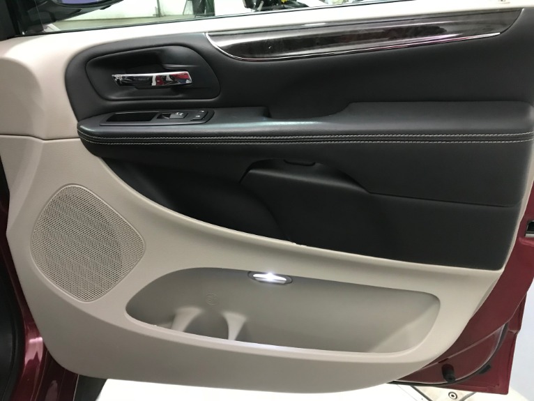 Used-2013-Chrysler-Town-and-Country-Touring-L