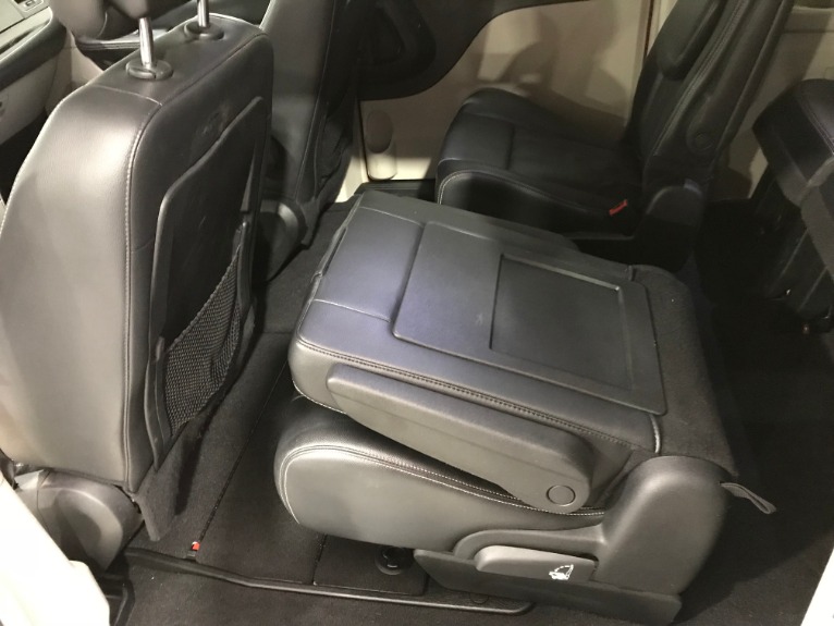 Used-2013-Chrysler-Town-and-Country-Touring-L