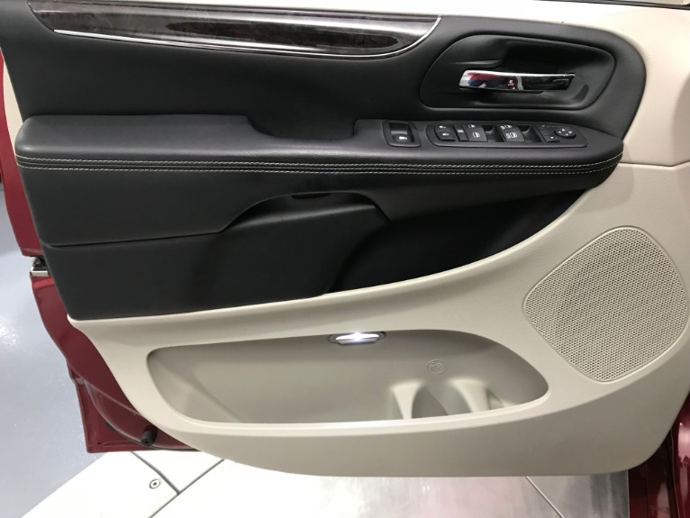 Used-2013-Chrysler-Town-and-Country-Touring-L