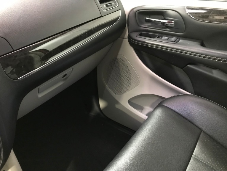 Used-2013-Chrysler-Town-and-Country-Touring-L