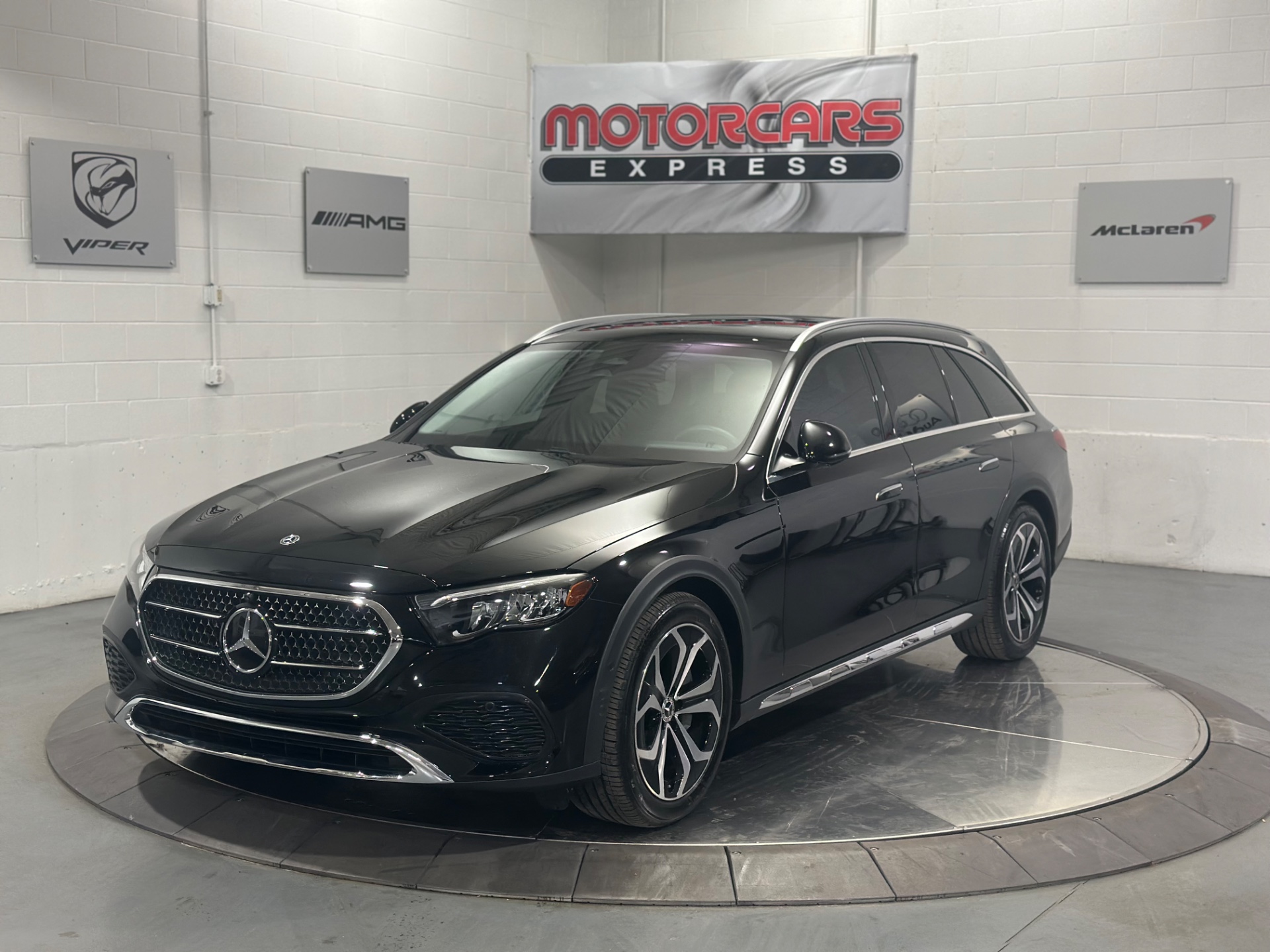 2024 Mercedes-Benz E-Class E450 4MATIC All-Terrain's photo