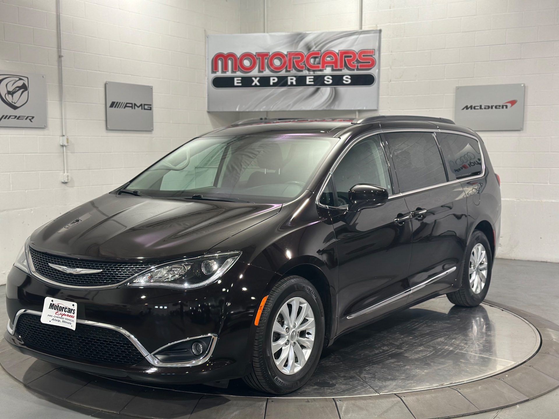 2017 Chrysler Pacifica Touring-L's photo