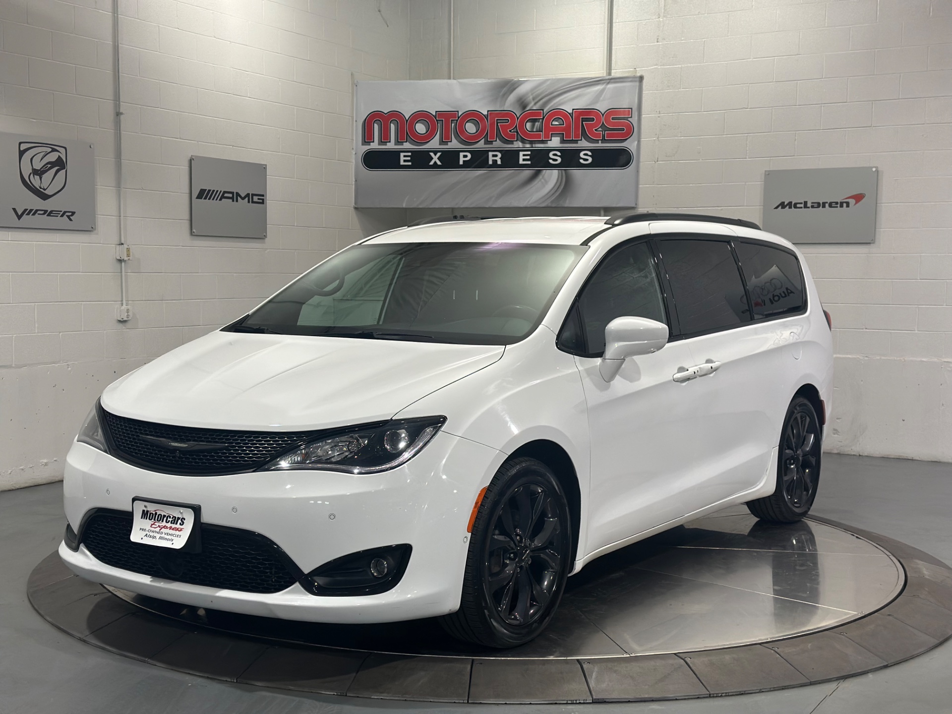 2018 Chrysler Pacifica Touring L Plus's photo