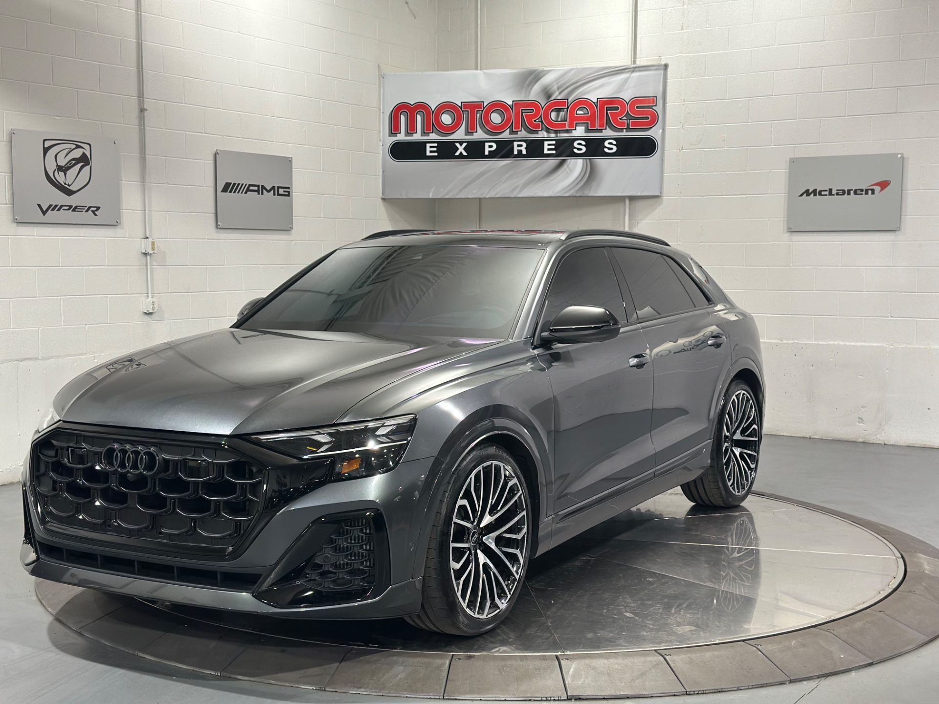 2024 Audi SQ8 Prestige's photo