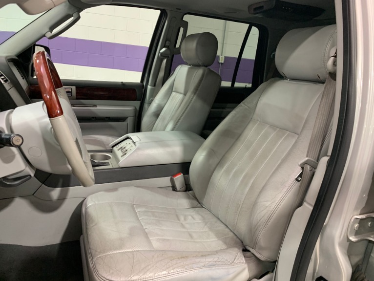 Used-2004-Lincoln-Navigator-Luxury