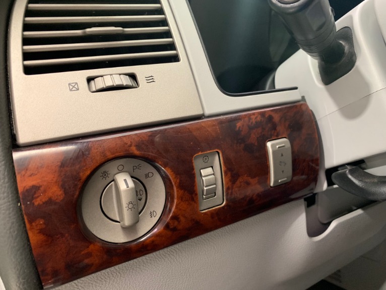 Used-2004-Lincoln-Navigator-Luxury