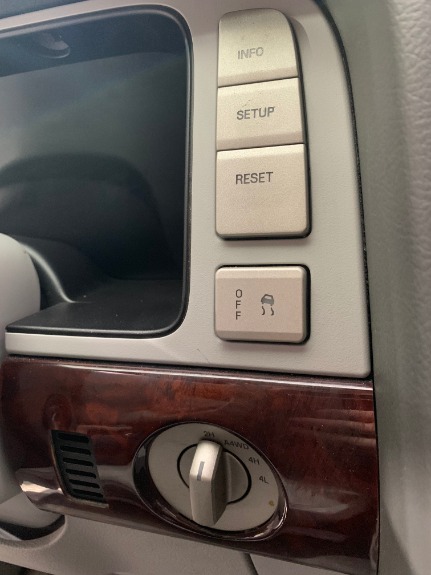 Used-2004-Lincoln-Navigator-Luxury