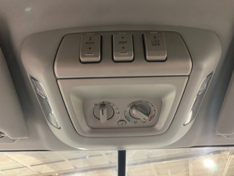 Used-2004-Lincoln-Navigator-Luxury