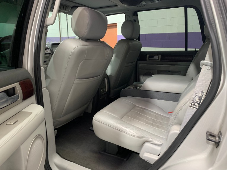Used-2004-Lincoln-Navigator-Luxury