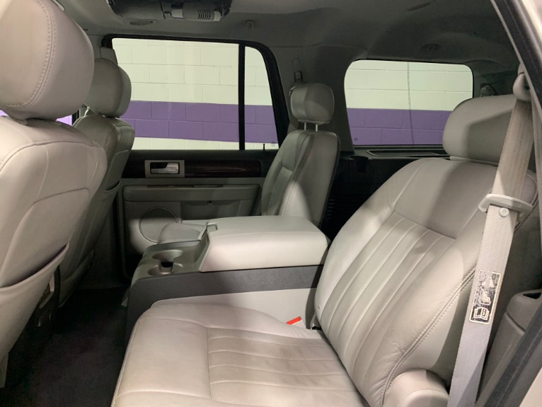 Used-2004-Lincoln-Navigator-Luxury