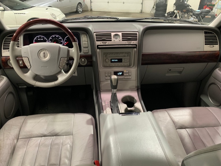 Used-2004-Lincoln-Navigator-Luxury