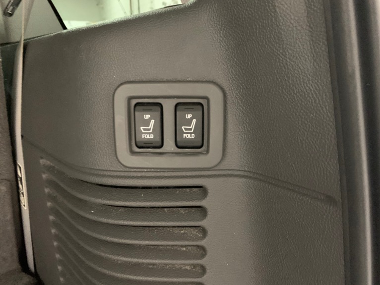 Used-2004-Lincoln-Navigator-Luxury
