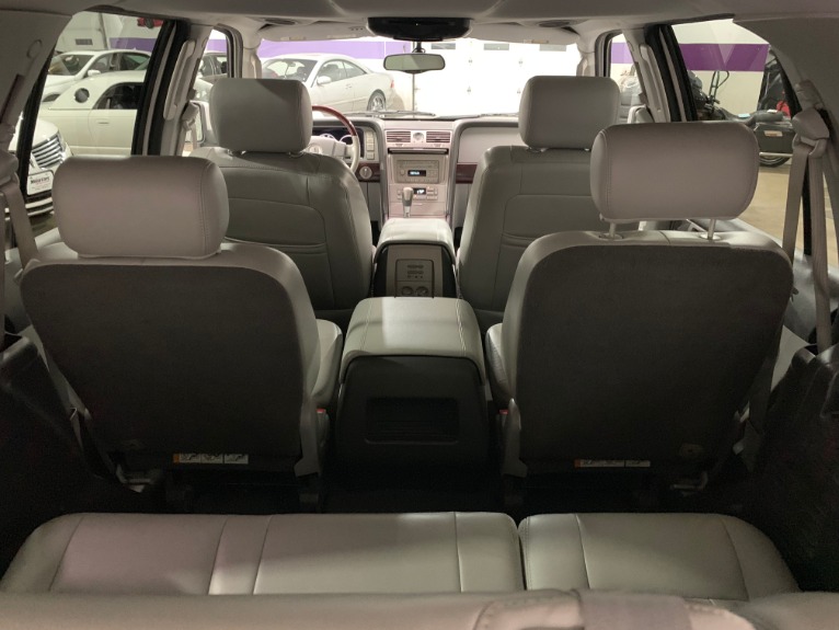 Used-2004-Lincoln-Navigator-Luxury