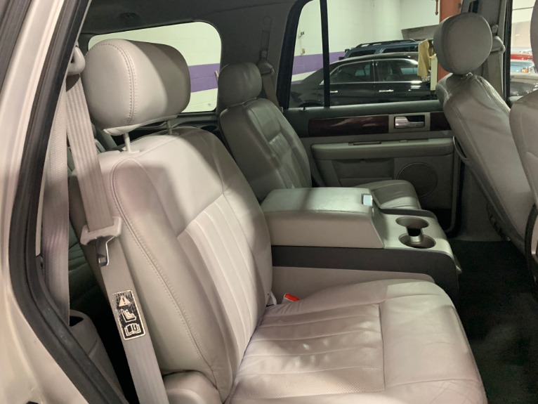 Used-2004-Lincoln-Navigator-Luxury