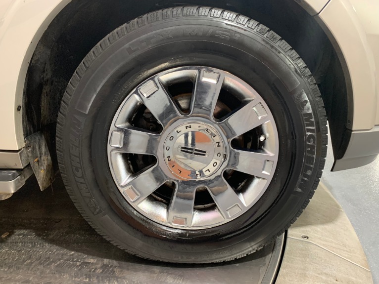 Used-2004-Lincoln-Navigator-Luxury