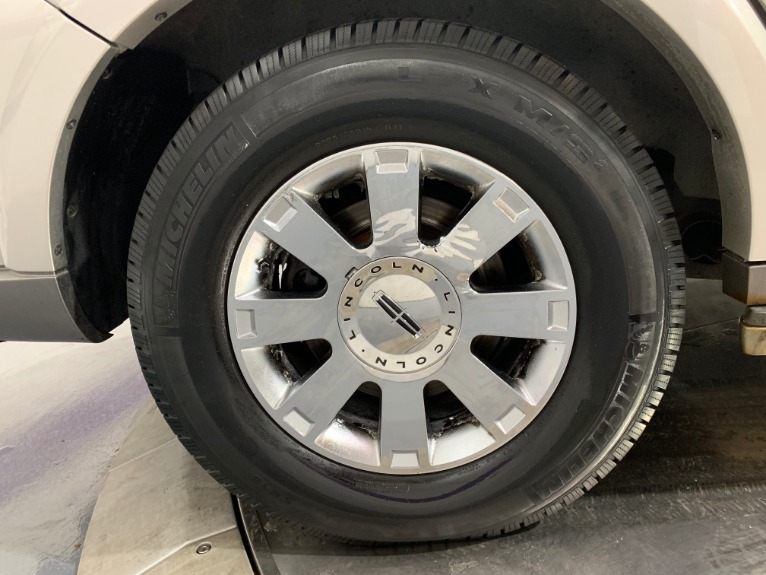 Used-2004-Lincoln-Navigator-Luxury