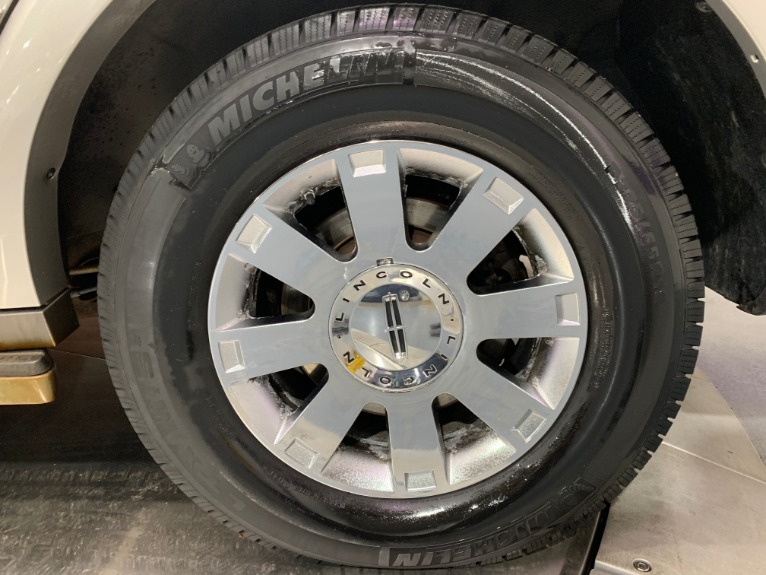 Used-2004-Lincoln-Navigator-Luxury