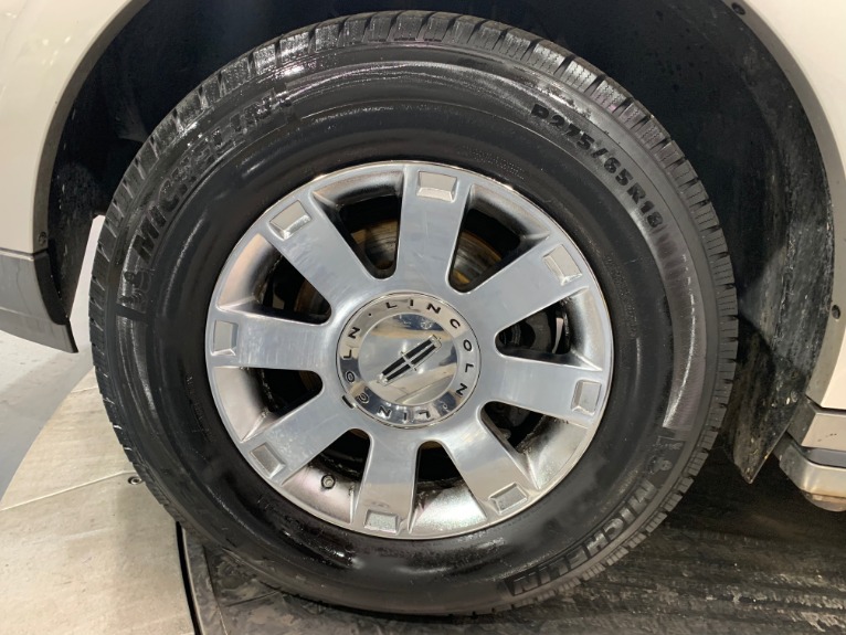 Used-2004-Lincoln-Navigator-Luxury